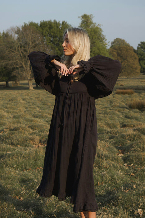 𖤣 The Kyra Dress 𖤣
