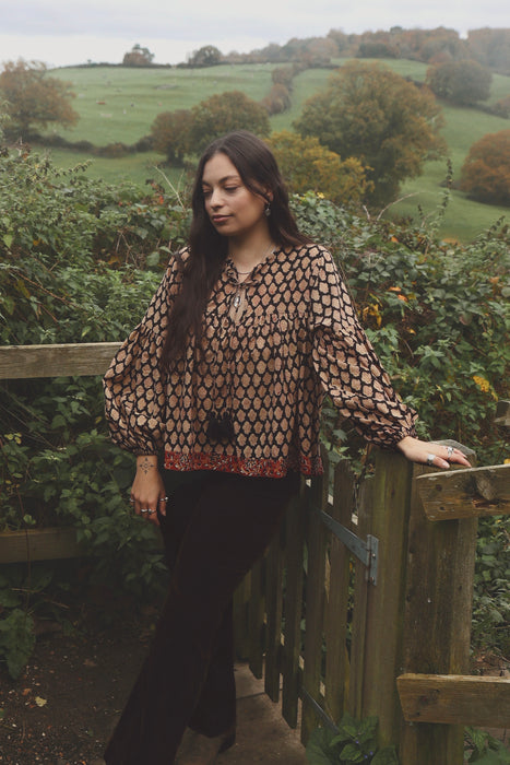 The Isha Blouse - Noir/Rouge