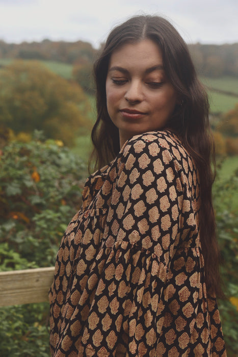 The Isha Blouse - Noir/Rouge