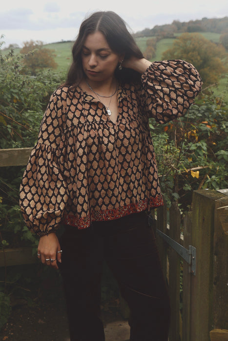 The Isha Blouse - Noir/Rouge