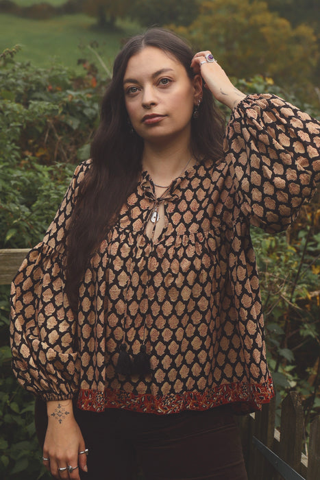 The Isha Blouse - Noir/Rouge